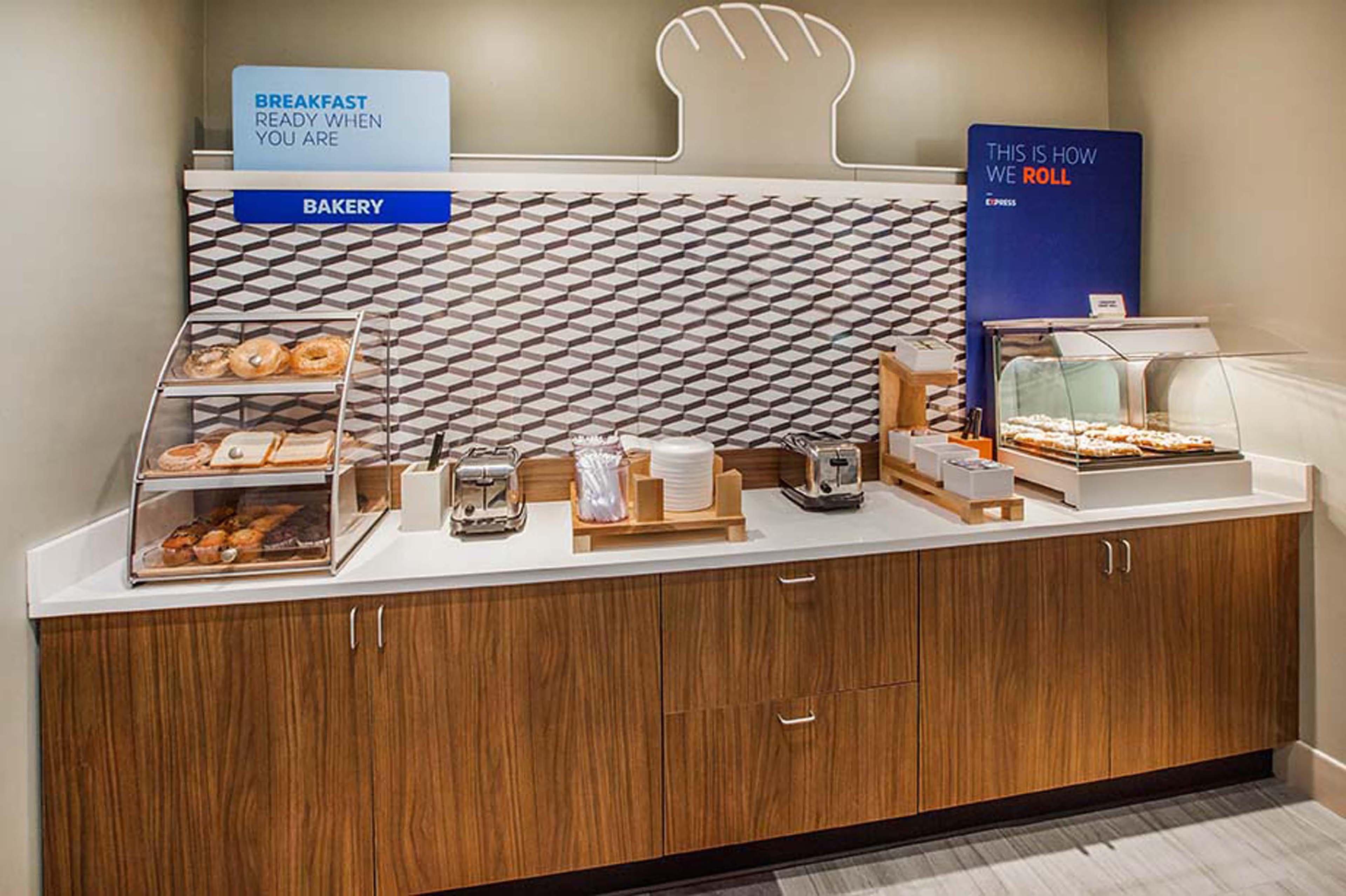 Holiday Inn Express Hotel & Suites Seaside Convention Center By Ihg Eksteriør billede